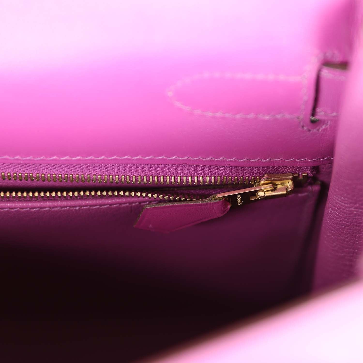 Hermes Kelly Retourne 32 Vibrato Cyclamen Box Gold Hardware - Exclusu