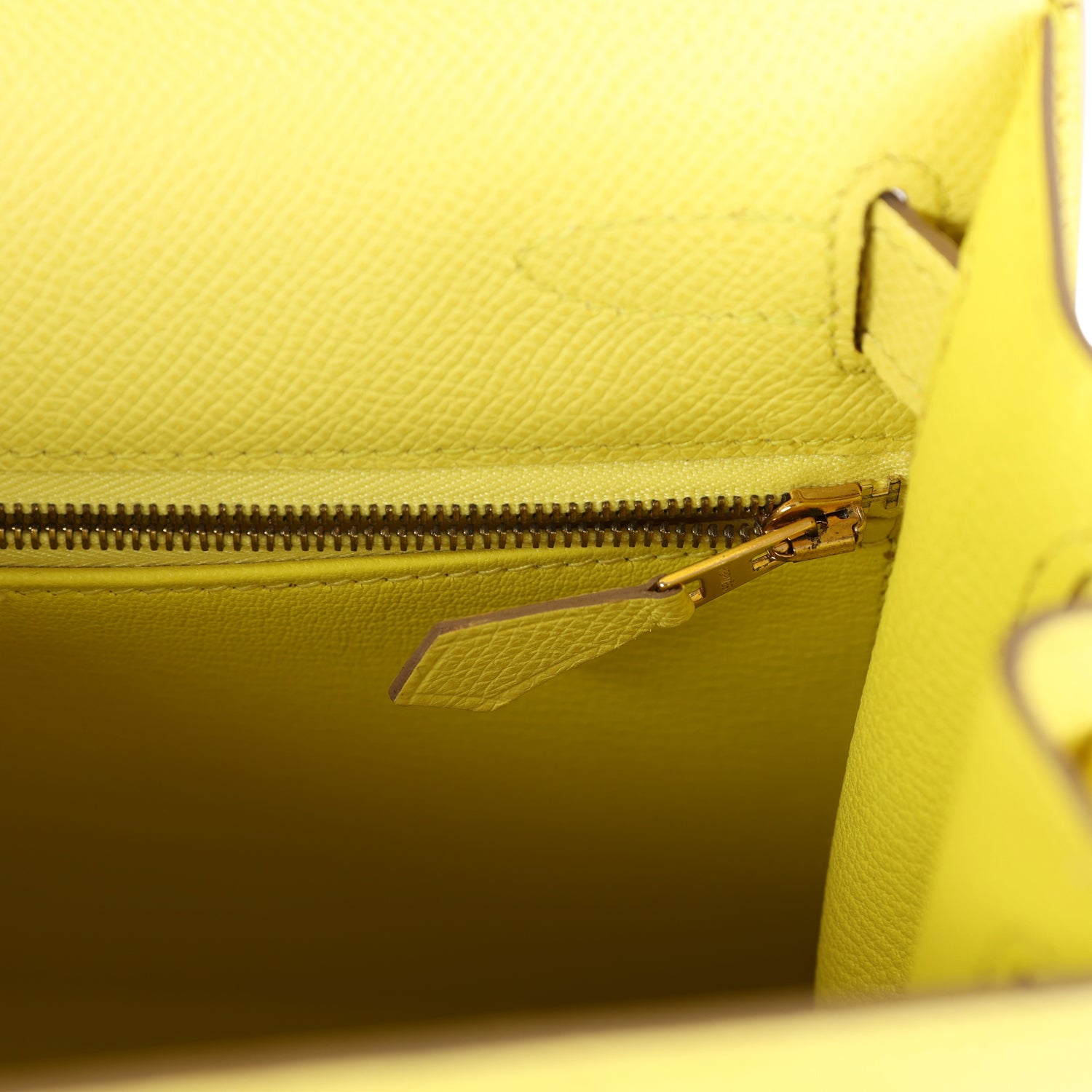 Hermes Kelly Sellier 28 Soufre Epsom Gold Hardware - Exclusu