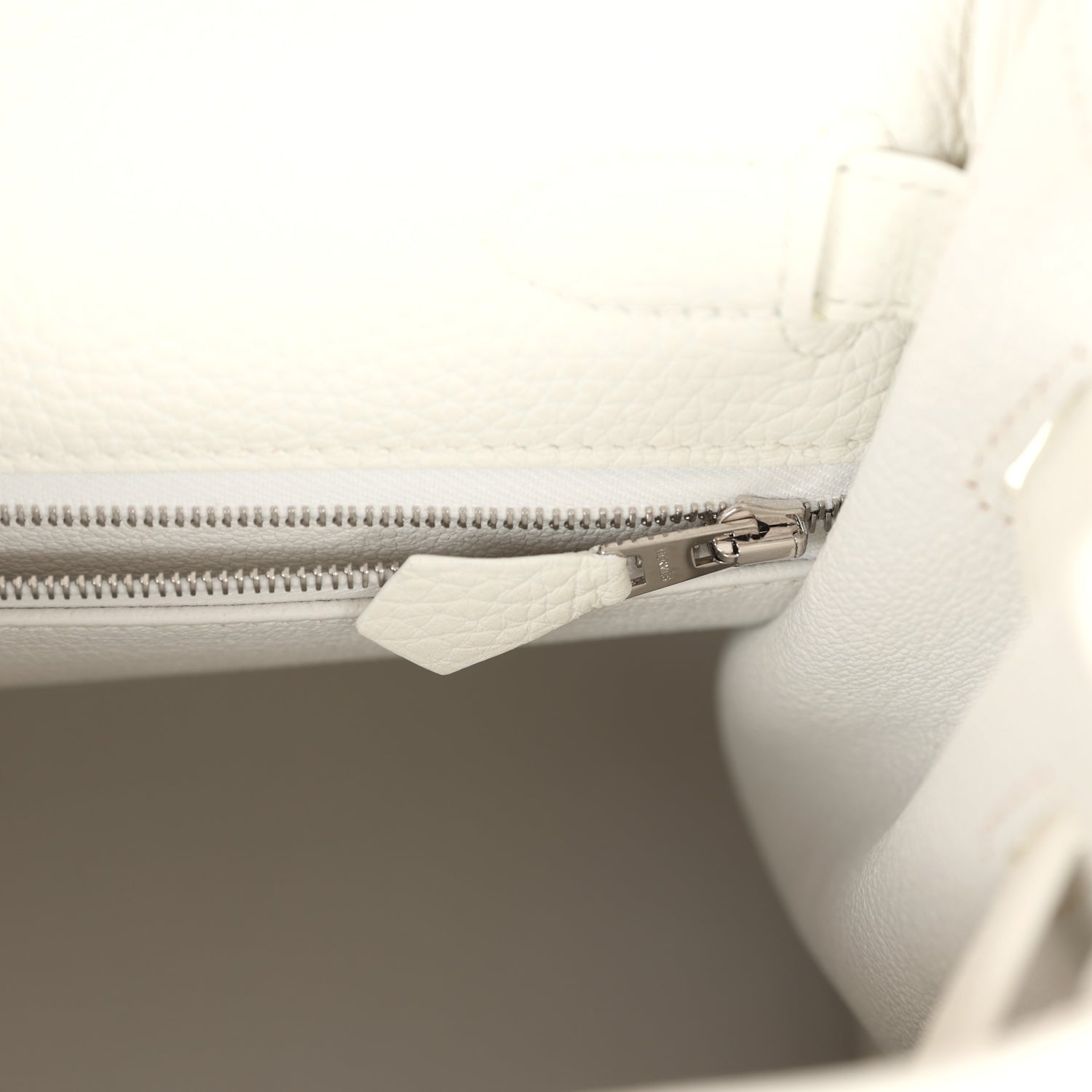 Hermes Kelly Retourne 28 White Clemence Palladium Hardware - Exclusu