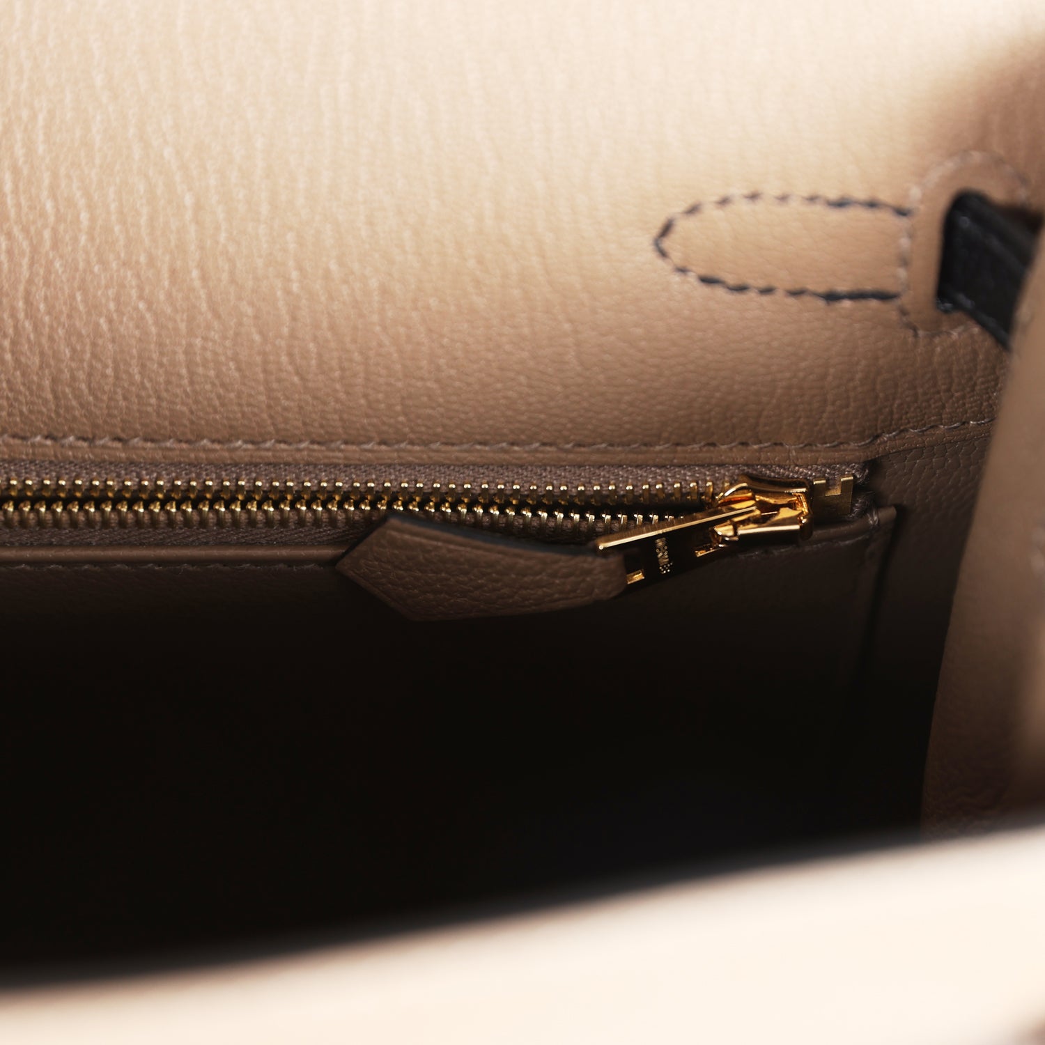 Hermes Special Order (HSS) Kelly Sellier 25 Black and Etoupe Chevre Mysore Permabrass Hardware - Exclusu