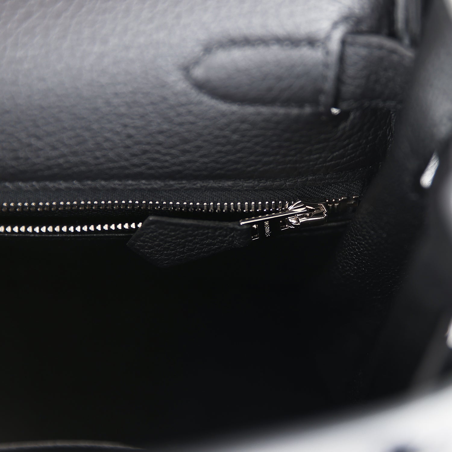 Hermes Kelly Retourne 28 Black Togo Palladium Hardware - Exclusu