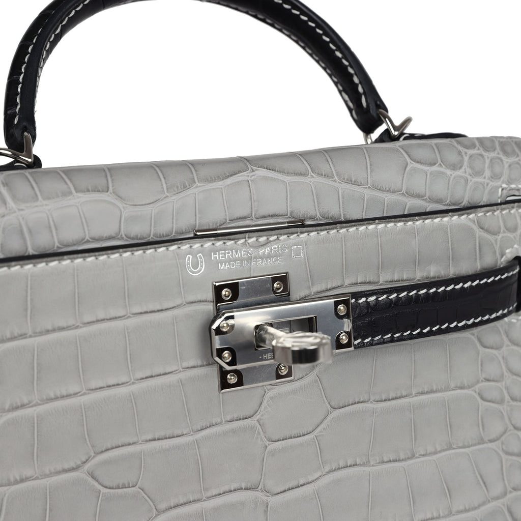 Hermes Special Order (HSS) Kelly Sellier 20 Gris Perle and Black Matte Alligator Palladium Hardware - Exclusu