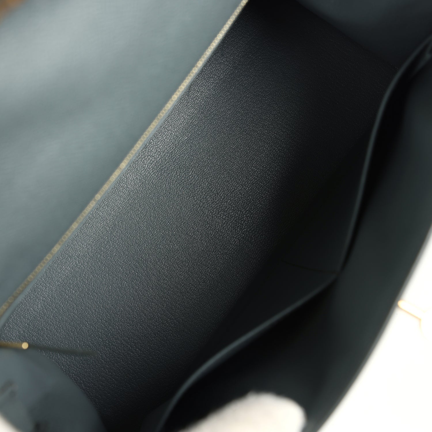 Hermes Kelly Sellier 28 Vert Amande Epsom Gold Hardware - Exclusu